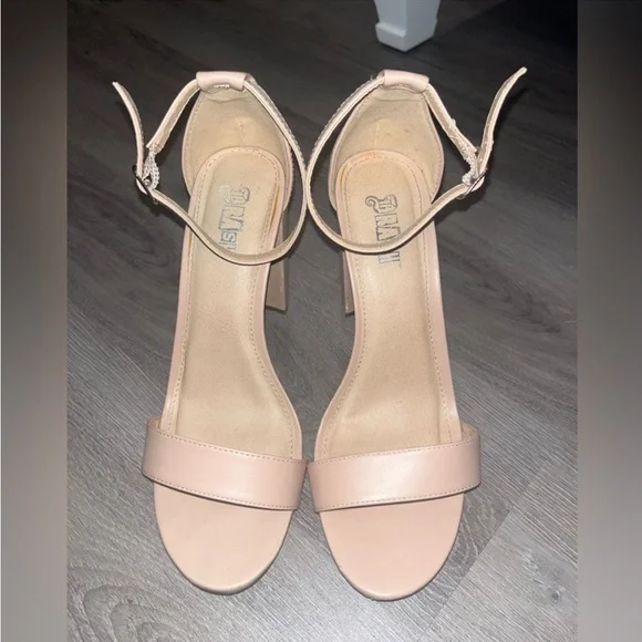 Brash nude heels - Picture 3 of 8